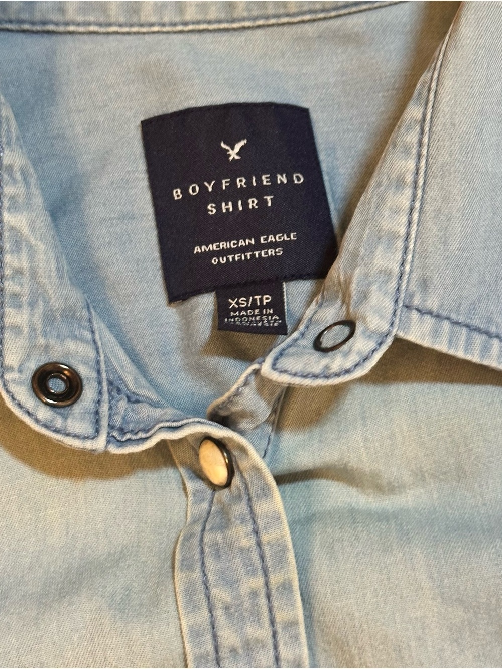 American Eagle Boyfriend Fit Pearl Snap Light Chambray Denim Shirt Sz XS (v) - Picture 5 of 13